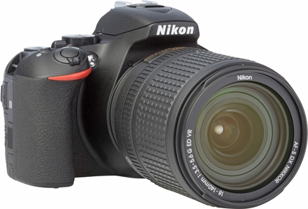 NIKON D5600 + AF-S VR 18-140 MM