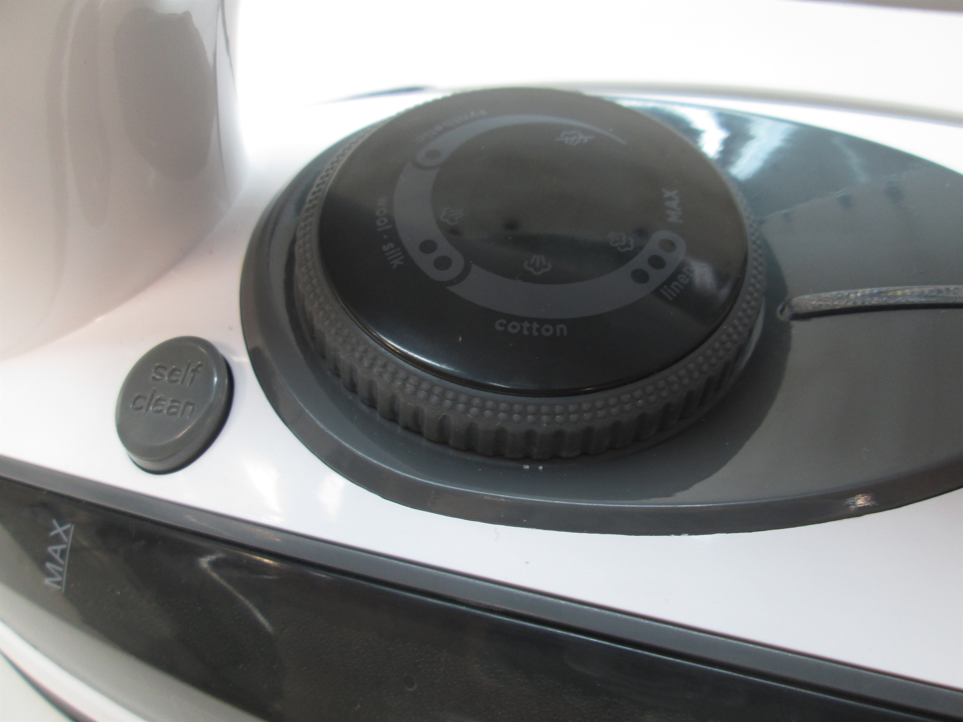 BLACK + DECKER BXIR2800E